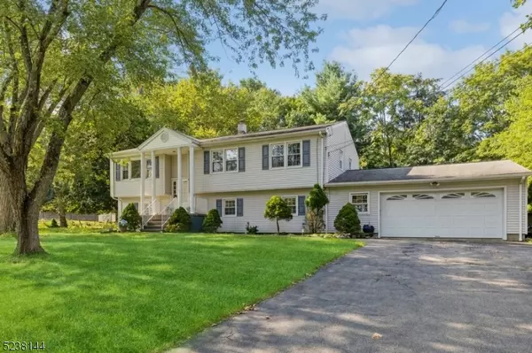 58 Algonquin Trl, Oakland Boro, NJ 07436