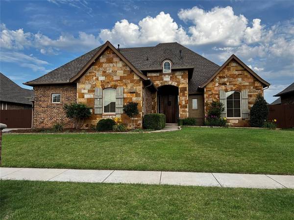 2225 Waterford Lane, Yukon, OK 73099