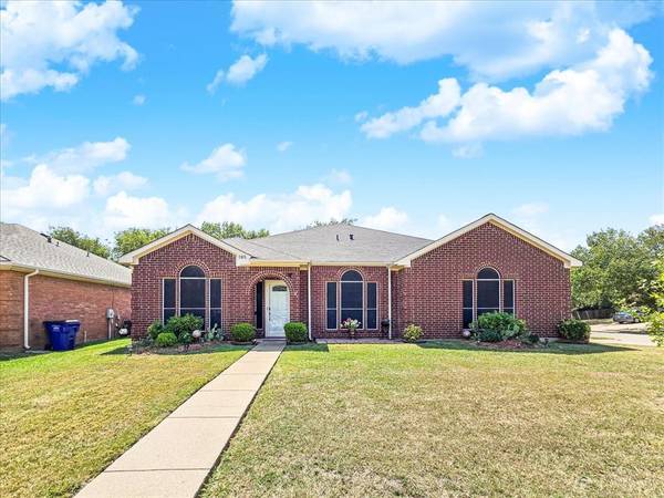 1811 Estates Drive, Mansfield, TX 76063