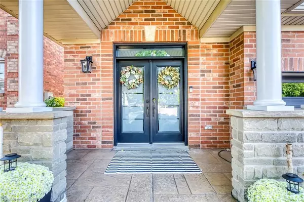 Oakville, ON L6M 3Z8,1436 GULLEDGE TRL