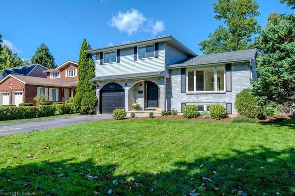 Kingston, ON K7P 2B3,900 AMBLESIDE CRES