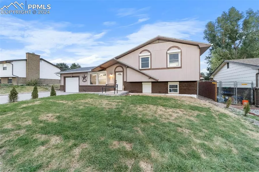 6813 Millbrook CIR, Fountain, CO 80817