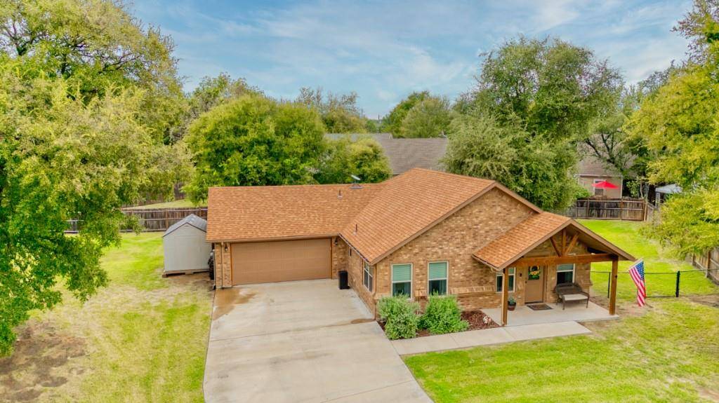 811 Corral Drive, Granbury, TX 76048