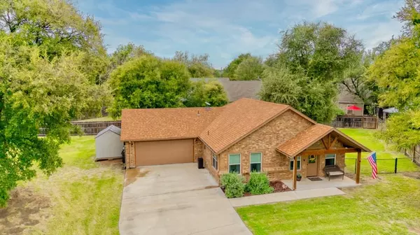 811 Corral Drive,  Granbury,  TX 76048