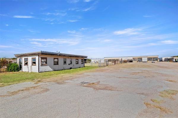 Mineral Wells, TX 76067,517 Grant Road