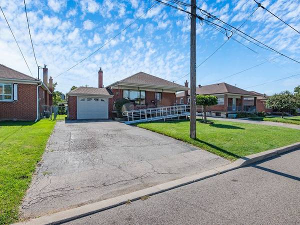 Toronto W05, ON M3K 1X6,79 Cuffley CRES S