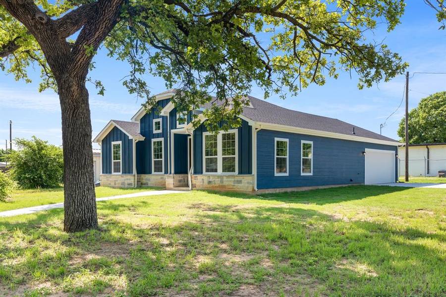 212 E Dunlap Avenue, Boyd, TX 76023