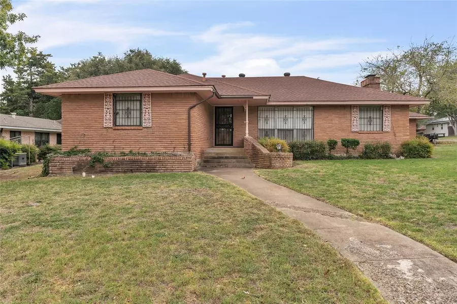 924 Whitestone Lane, Dallas, TX 75232