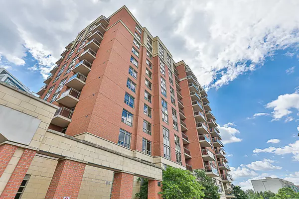 Richmond Hill, ON L4B 0C1,75 King William CRES #409