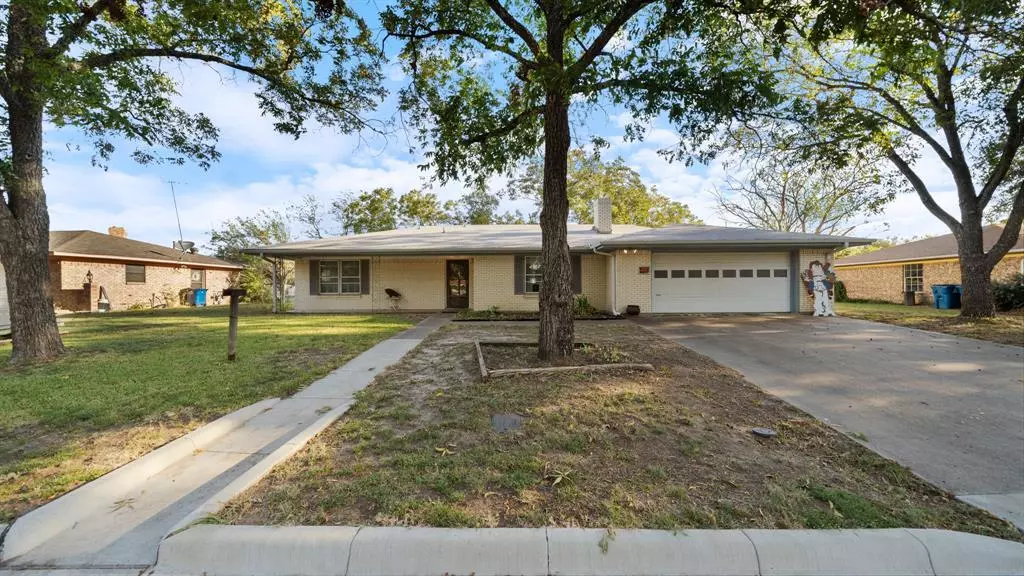 525 E 9th Street, Kaufman, TX 75142