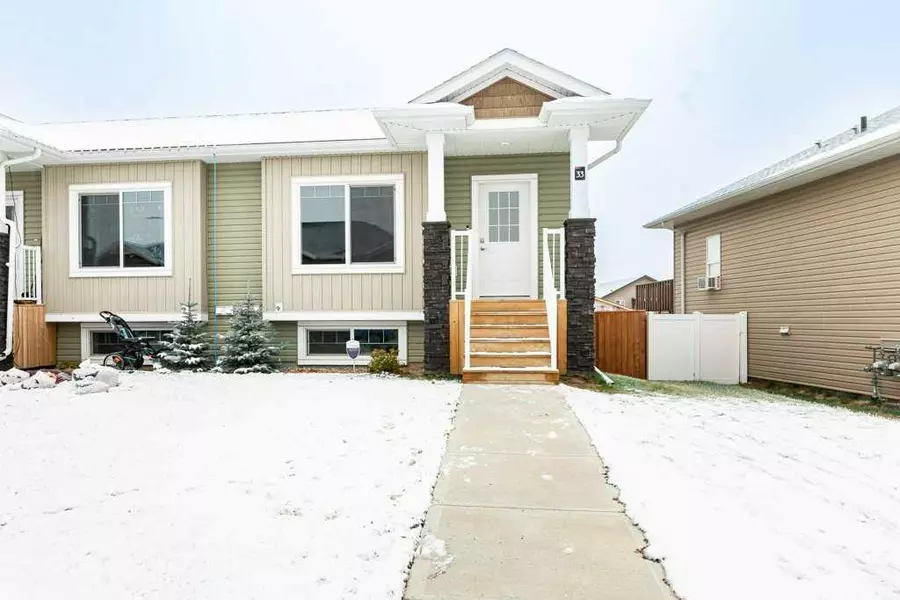 33 Athens RD, Blackfalds, AB T4M 0N5