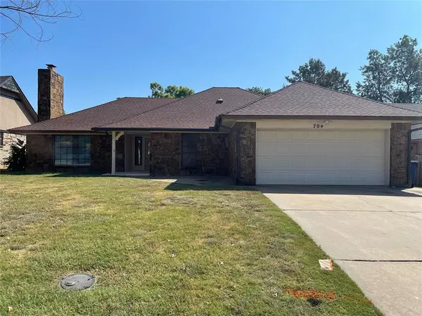 704 Three Oaks Drive, Midwest City, OK 73130