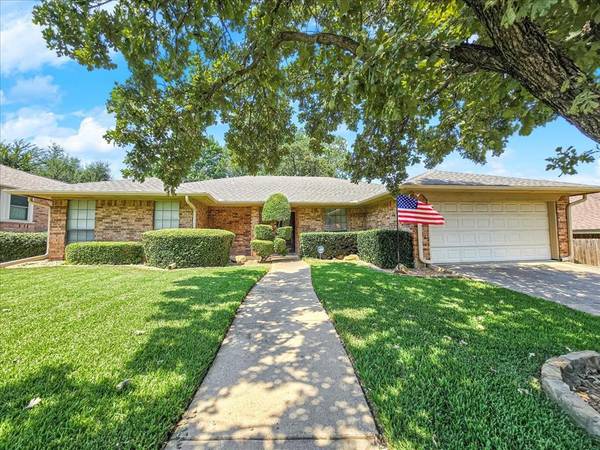 2716 Margaret Drive,  Arlington,  TX 76012