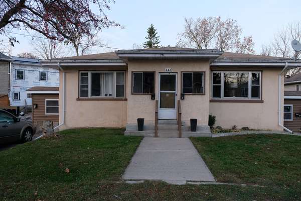 527 Front ST, Quinte West, ON K8V 4R4