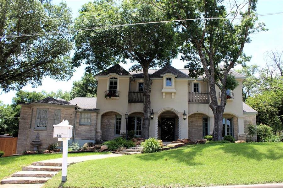 609 W Lee Avenue, Weatherford, TX 76086