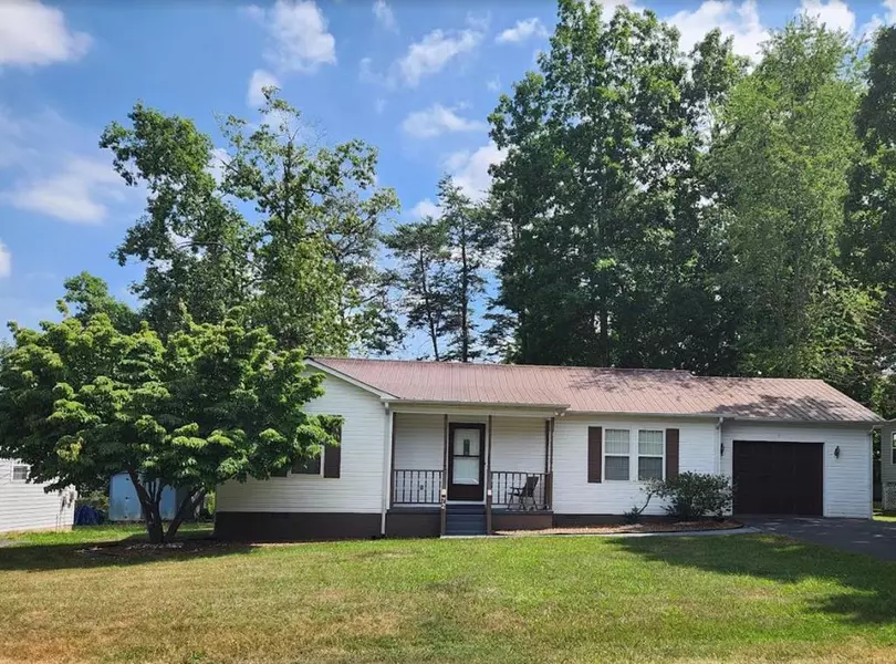 72 Marymont Dr, Crossville, TN 38555