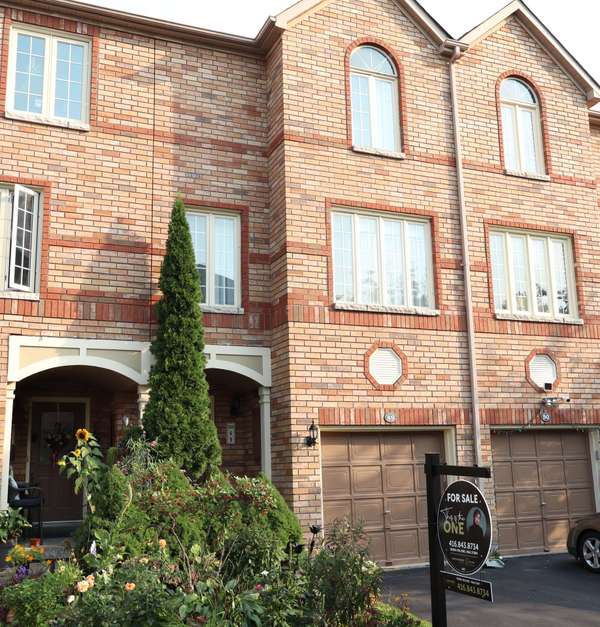 49 Guildpark Pathway, Toronto E08, ON M1J 3P1