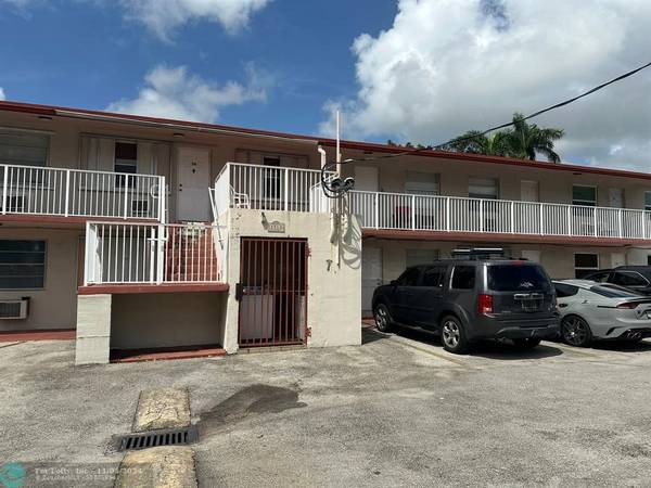 Hollywood, FL 33020,2918 Funston St  #33B