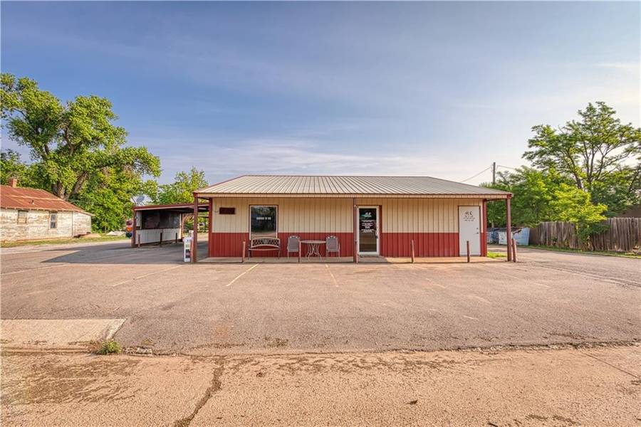 313 W Roger Miller Boulevard, Erick, OK 73645