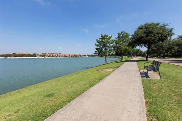 918 Camino Lago,  Irving,  TX 75039