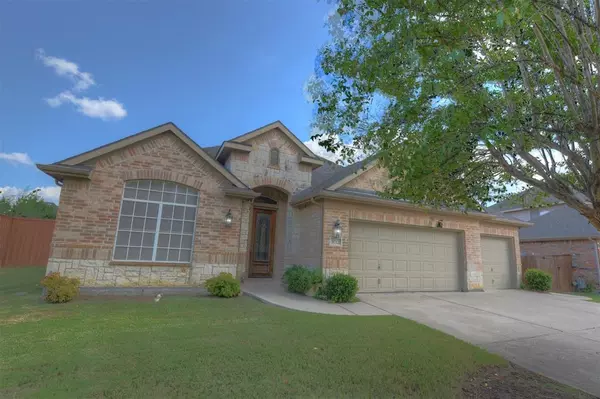 9712 Barksdale Drive, Fort Worth, TX 76244