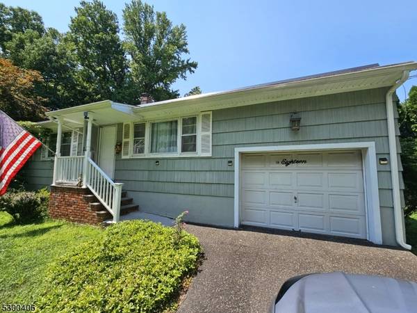 18 Riverside Dr, Pequannock Twp., NJ 07440