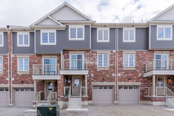 8 Hay LN, Barrie, ON L9J 0V5