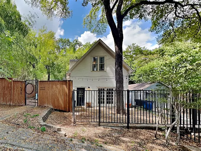 1423 Seevers Avenue, Dallas, TX 75216