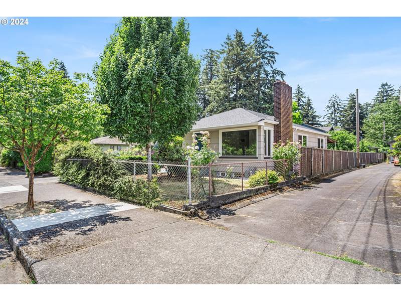 2225 SE 77TH AVE, Portland, OR 97215