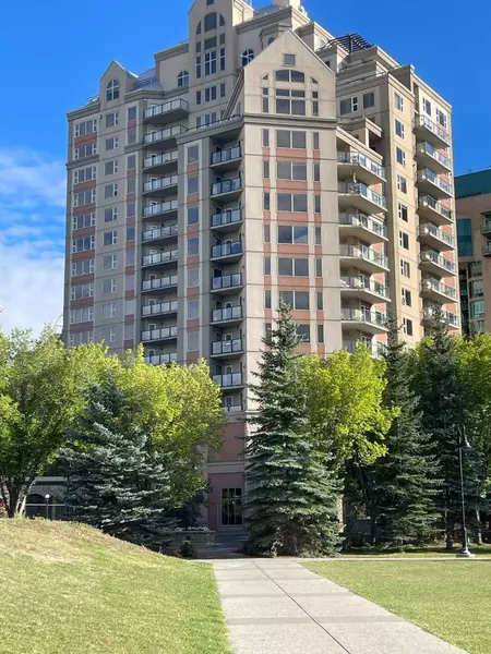 200 La Caille PL Southwest #205, Calgary, AB T2P 5E2