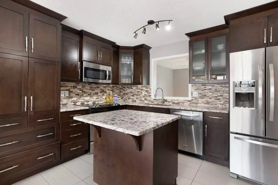 90 Country Hills CV NW, Calgary, AB T3K 5G8