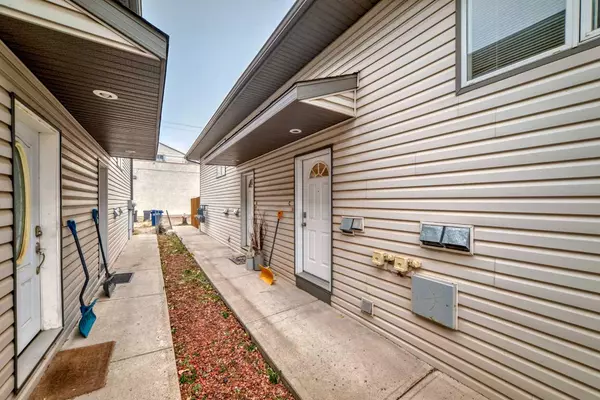 Strathmore, AB T1P 1B5,224 5th AVE #C