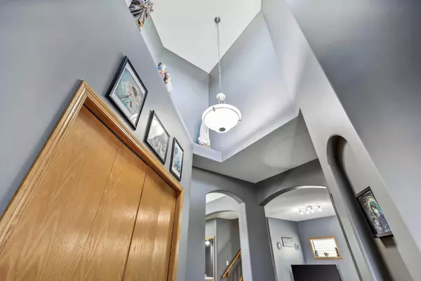 Calgary, AB T3K 6L3,56 Covepark Mews NE