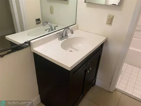 Lauderhill, FL 33319,4200 inverrary blvd  #3306