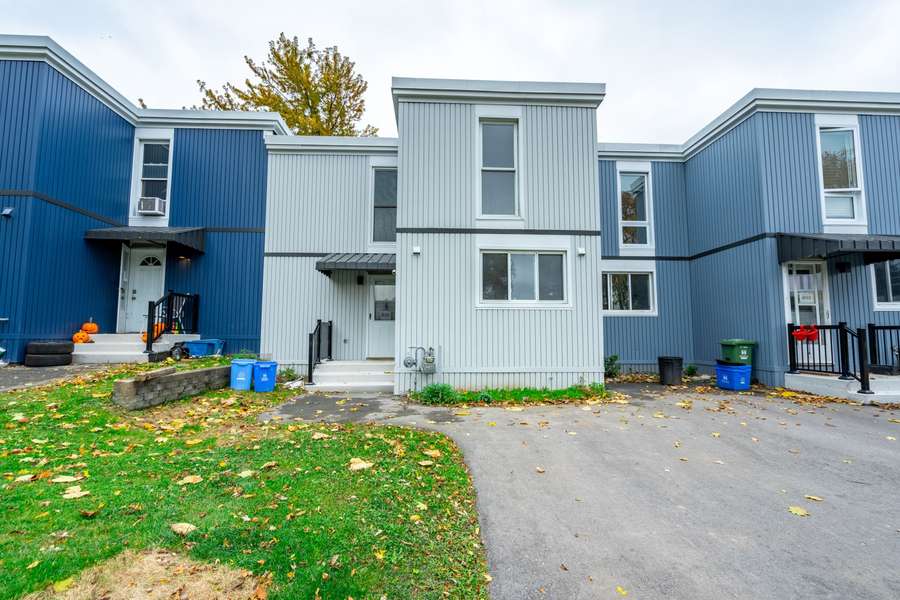 25 Britten Close #B52, Hamilton, ON L9C 4J8