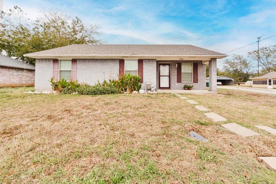 1006 Hulme Street, Bowie, TX 76230