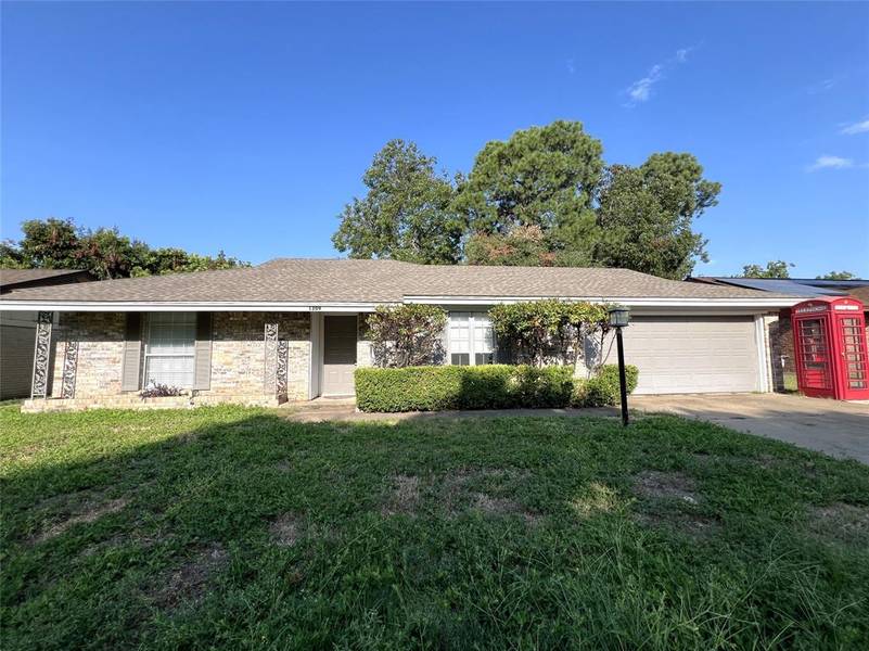 1209 Irwin Drive, Hurst, TX 76053