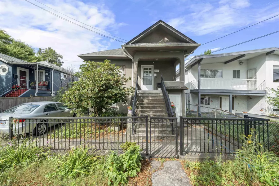 3241 ST. GEORGE STREET, Vancouver, BC V5V 3Z6