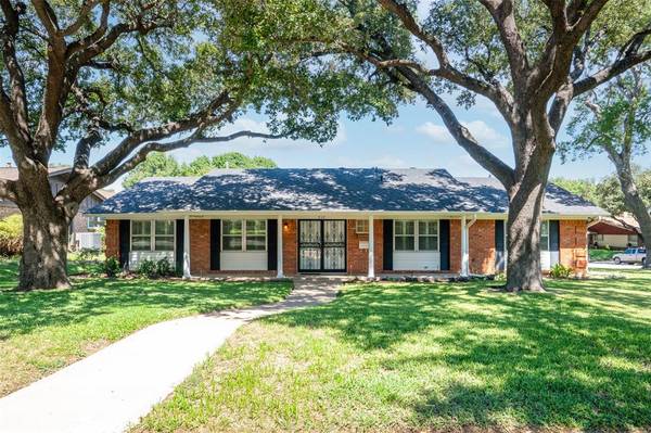 717 Candlewood Road, Fort Worth, TX 76103