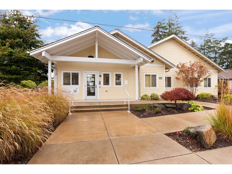 1445 8TH ST, Florence, OR 97439