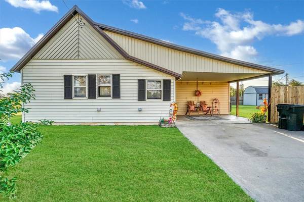 114 E Hamar Avenue, Taloga, OK 73667