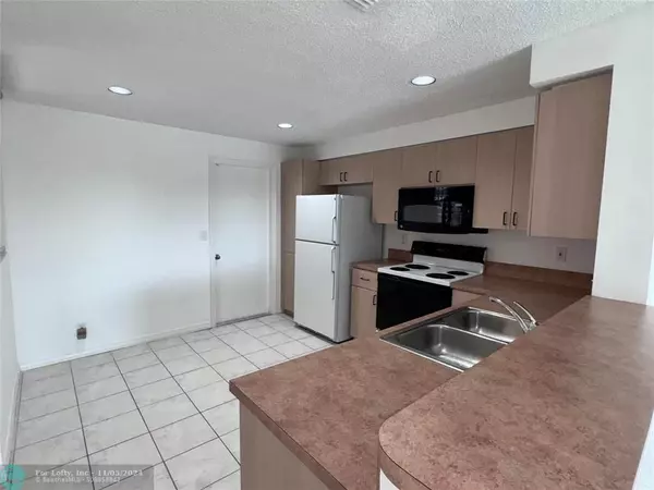 Weston, FL 33327,1255 Presidio Dr  #4-42