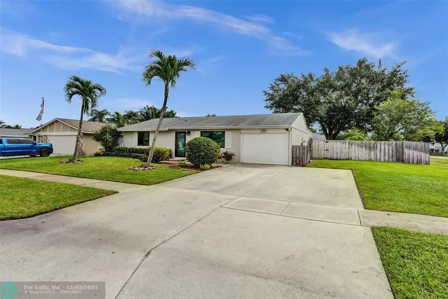 8500 Elaine Dr, Boynton Beach, FL 33472