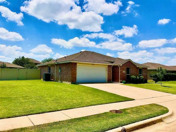 Burleson, TX 76028,417 Penny Lane