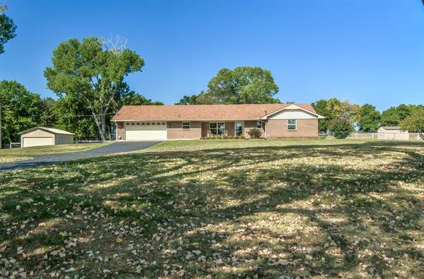 1249 Woodcrest Drive, Harrah, OK 73045