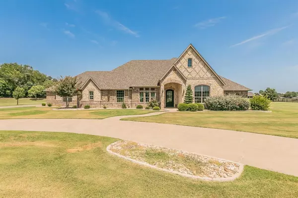 2104 Yucatan Drive, Granbury, TX 76048