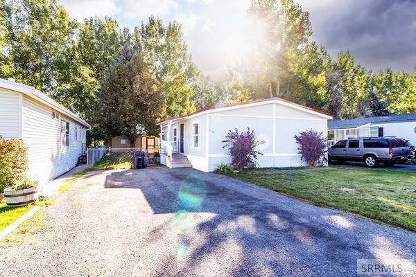 2114 N Pinewood Drive,  Idaho Falls,  ID 83401