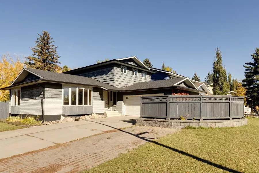 128 Deer Side PL SE, Calgary, AB T2J 5M9