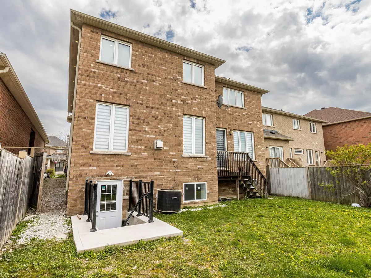 Milton, ON L9T 7P1,612 Serafini CRES #Lower