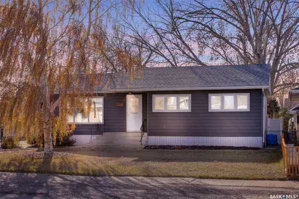 226 5th AVENUE E, Gravelbourg, SK S0H 1X0